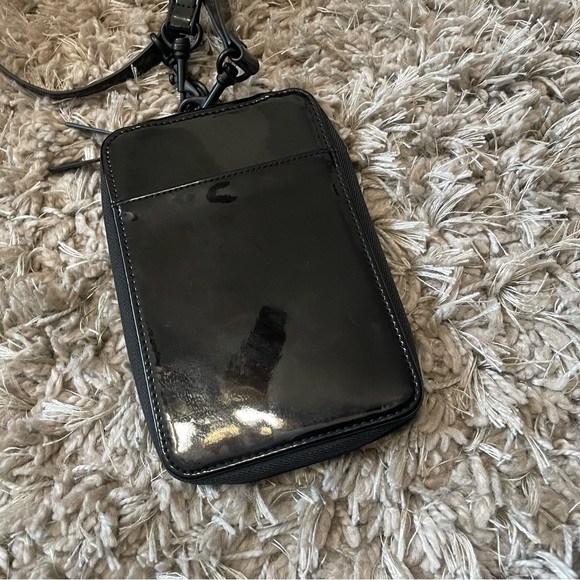 Beis convertible travel passport wallet with crossbody and wristlet strap patent - Picture 11 of 12